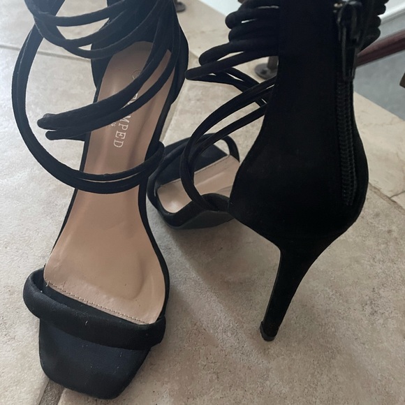 Black classy heels - Picture 2 of 2